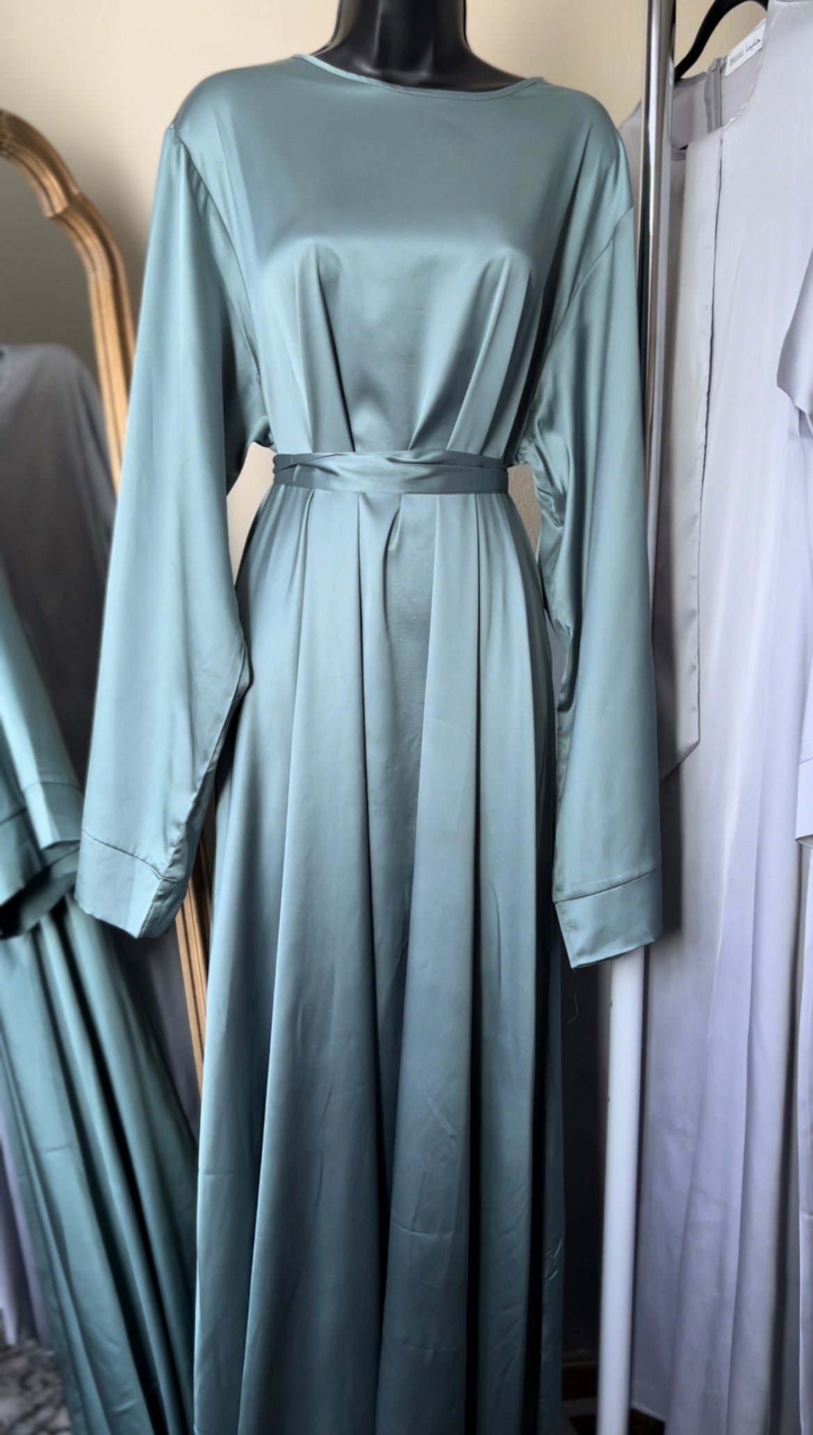 Satin Closed Abaya